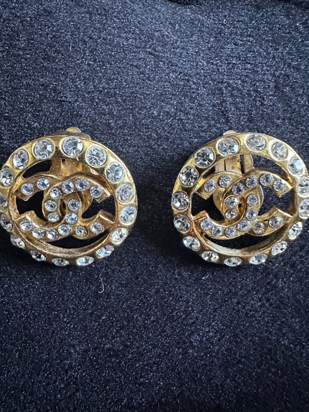 Vintage CHANEL Gold Tone Rhinestone CC Logo Clip-On Earrings - Picture 13 of 15